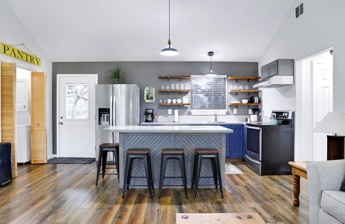 Spring Branch House | 4 minutes to the river, cozy hill country getaway