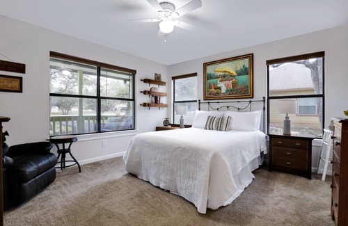 Spring Branch House | 4 minutes to the river, cozy hill country getaway