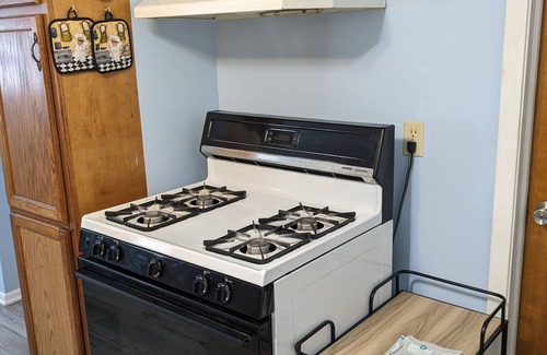 Omaha House | 4 minutes to zoo & 10 minutes to downtown! 2 bedroom, 3 bed home w/patio & yard