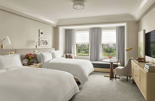 Boston Hotel | 4 Park View 2 Queen Beds at The Newbury Boston!