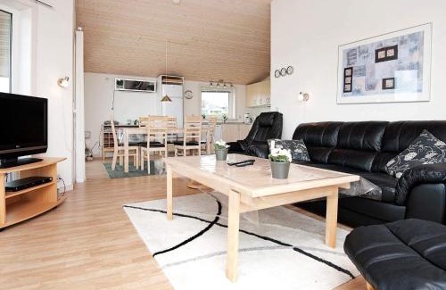 Hejlsminde Strand House | 4 person holiday home in Hejls-By Traum