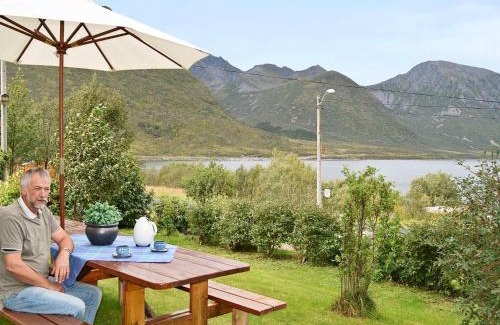 Austvagoy Apartment | 4 person holiday home in LAUPSTAD