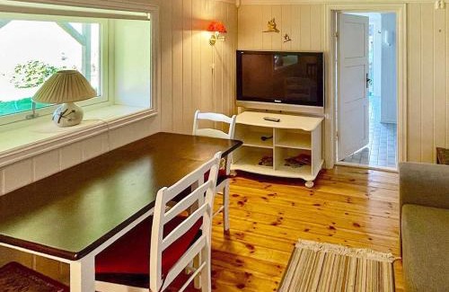Austvagoy Apartment | 4 person holiday home in LAUPSTAD