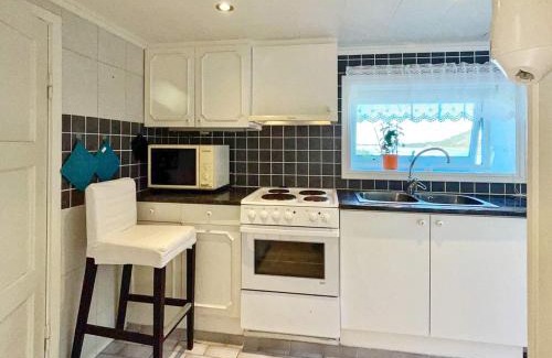 Austvagoy Apartment | 4 person holiday home in LAUPSTAD