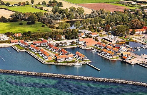 Borre Apartment | 4 person holiday home on a holiday park in Borre