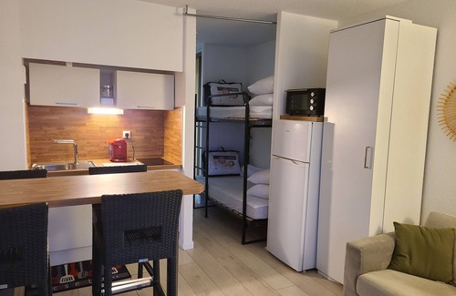 Le Port Apartment | 4-PERSON STUDIO CLOSE TO THE BEACH, PRIVATE PARKING