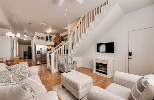 Fort Worth House | 4 Queen Beds High Speed Wifi Private Parking