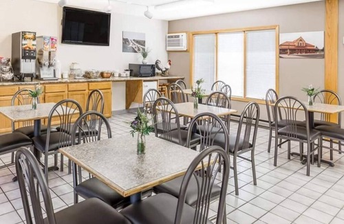Atlantic Hotel | 4 Relaxing Rooms w/BBQ Grill and Friendly Staff – Ideal for Business Travelers