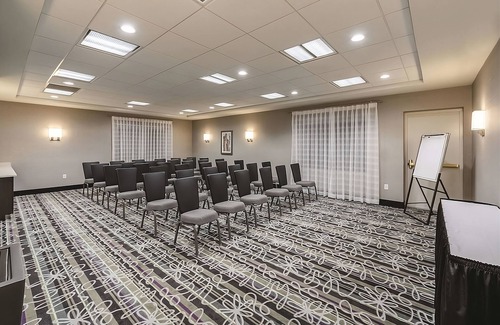 Arsenal House | 4 Relaxing Units in a Pet-Friendly Property, w/ FREE Breakfast and Parking!