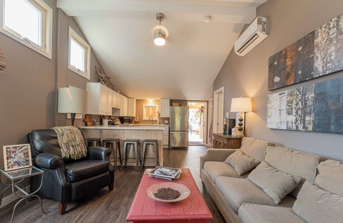 Victoria Road Cottage | 4 Season Cottage by Balsam Lake - 2 Bedrooms 1 Bathroom