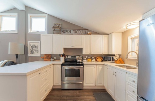Victoria Road Cottage | 4 Season Cottage by Balsam Lake - 2 Bedrooms 1 Bathroom