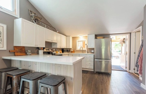 Victoria Road Cottage | 4 Season Cottage by Balsam Lake - 2 Bedrooms 1 Bathroom