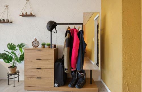 Ingenbohl Apartment | 4 Seasons Apartment I 1-4 Personen I See, Bergsicht I 65' Smart TV, Tischkicker und Badewanne I Parkplatz