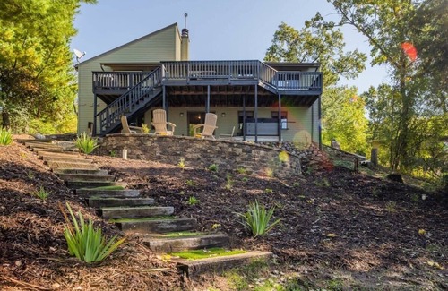 Waupaca House | 4 Seasons Lakehouse Luxury - Sleeps 12