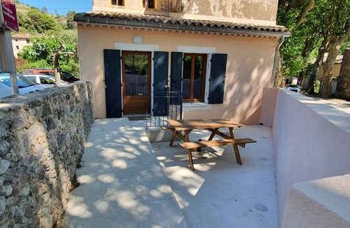 Saint-Jean-de-Bueges Apartment | 4-seater cottage with swimming pool