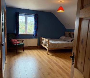Jamestown House | #4- Spacious Ensuite Family Room or Triple Room in Leitrim