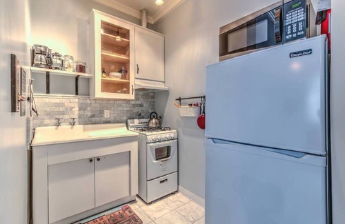 Midtown Apartment | #4 · Splendid Colonial in Midtown w Parking
