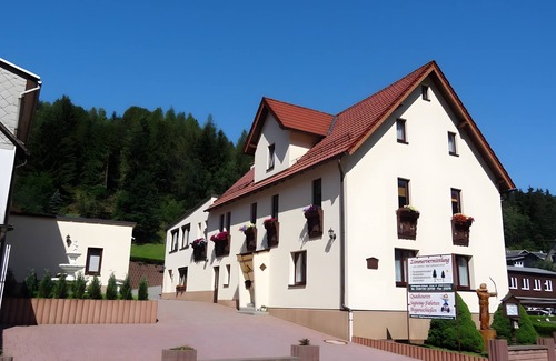 Gebersdorf Apartment | 4-star holiday apartment Sorbitztal with mountain view, private garden and Wi-Fi