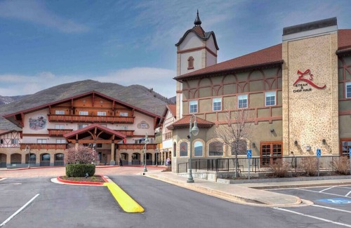 Zermatt House | 4-Star Zermatt Resort King Suite-15 Mins to Park City, Sundance & Deer Valley!