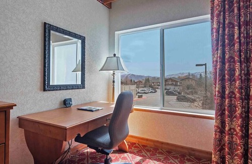 Zermatt House | 4-Star Zermatt Resort King Suite Only 15 Mins to Park City and Sundance!