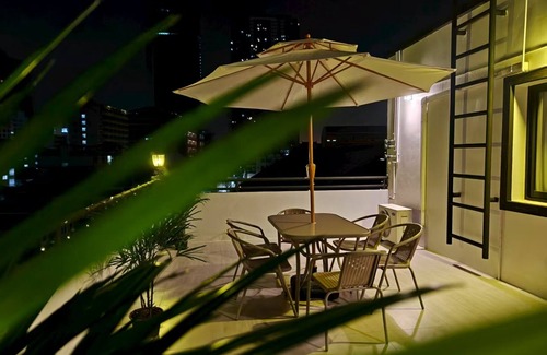 Khlong Tan Nuea Villa | 4-story modern art villa Free WiFi Netflix
