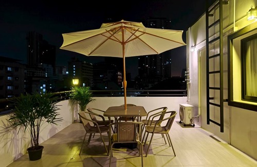 Khlong Tan Nuea Villa | 4-story modern art villa Free WiFi Netflix