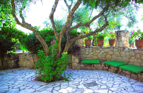 Neromilos Apartment | 4 Studios, 150 meters from the Sea (8 to 12 persons)