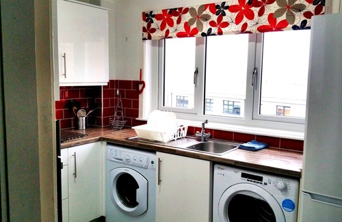 East End House | 4 TWIN/TRIPLE/DOUBLE BEDROOM DUPLEX- 2 SHOWER ROOMS - FIBRE OPTIC WI-FI