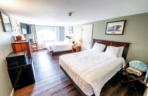 Shawnee On Delaware Hotel | 4 Units | Relaxing Mountain Retreat | Enjoy Scenic Views from a Charming Haven