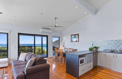 Wongarra Apartment | 4 Whitecrest Great Ocean Road Resort - Panoramic Ocean Views-