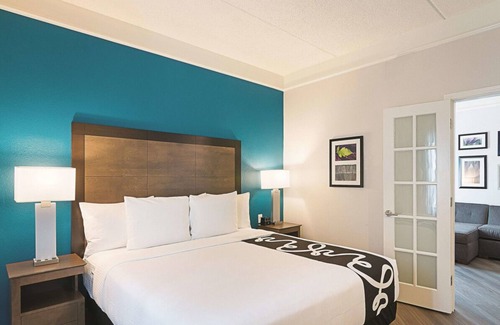 Orlando House | 4 x King Bed Deluxe Suite, Pool View at La Quinta Inn by Wyndham Orlando UCF