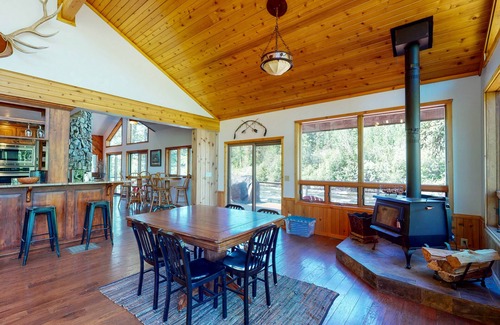 Ashton Cabin | 40-acre haven on the banks of the Fall River