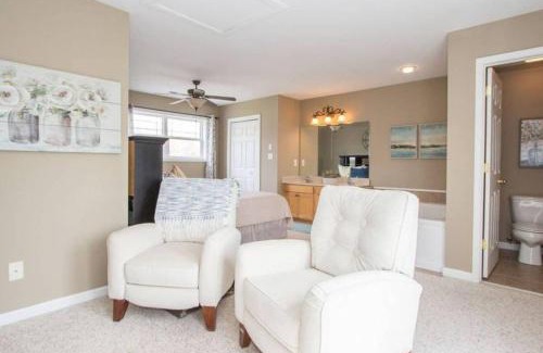 Taylorsville House | 40- Lake and Bourbon Trail Getaway
