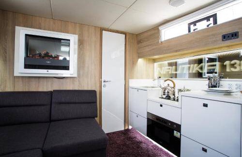 Wilkasy Boat Rental | 40 m² Houseboat ∙ 3 bedrooms ∙ 8 guests