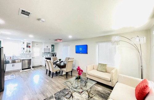 Monrovia House | 40% OFF 5B/3B 2 Master Bedrooms Close Pasadena, Rose Bowl, DTLA, Arcadia, etc