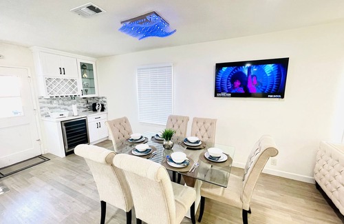 Monrovia House | 40% OFF 5B/3B 2 Master Bedrooms Close Pasadena, Rose Bowl, DTLA, Arcadia, etc