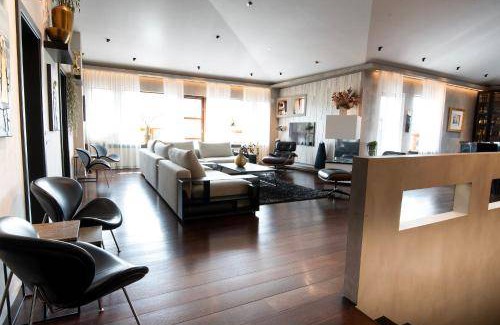 Hafnarfjordur House | 400 m² House ∙ 5 bedrooms ∙ 13 guests