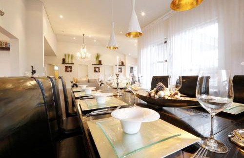 Hafnarfjordur House | 400 m² House ∙ 5 bedrooms ∙ 13 guests
