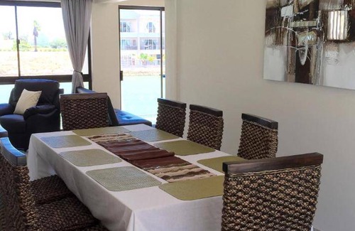 Port Owen House | 400 m² House ∙ 5 bedrooms ∙ 14 guests