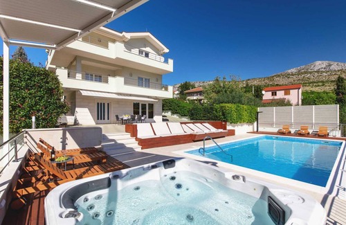 Tugare Villa | 400 m² Villa ∙ 4 bedrooms ∙ 8 guests