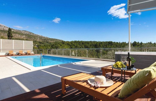 Tugare Villa | 400 m² Villa ∙ 4 bedrooms ∙ 8 guests