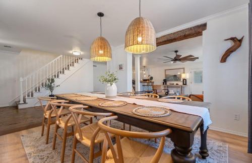 Warr Acres House | 4000 Sqft Lakefront Retreat Private Hot Tub #nh