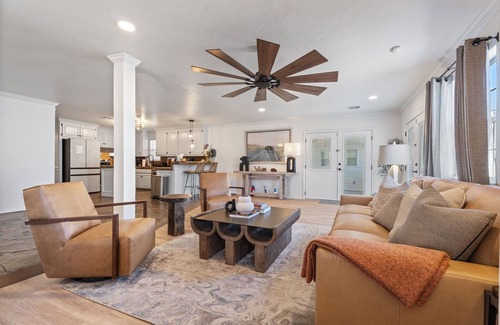 Warr Acres House | 4000 sqft Lakefront Retreat | 15 Mins to OKC State Fair | Private Hot Tub | #NH