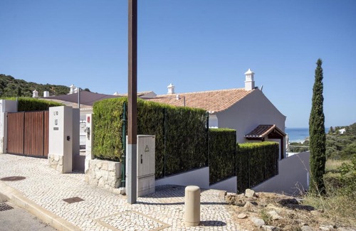Salema House | 401 Villa Salemar