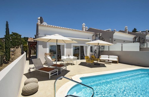 Salema House | 401 Villa Salemar