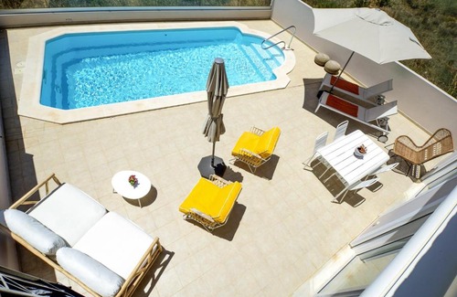 Salema House | 401 Villa Salemar