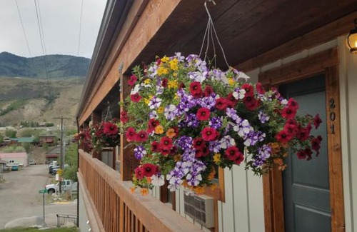 Gardiner Hotel | 406 Lodge at Yellowstone