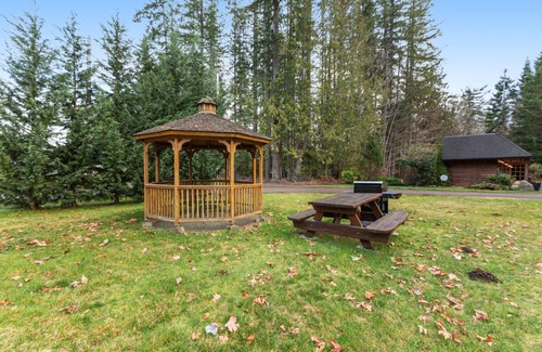Quilcene Cabin | 407 m² Lodge ∙ 15 bedrooms ∙ 38 guests