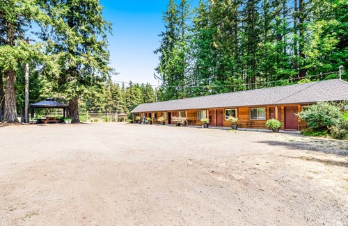 Quilcene Cabin | 407 m² Lodge ∙ 15 bedrooms ∙ 38 guests