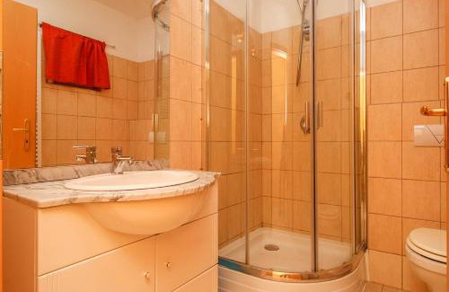 Balatonoszod Apartment | 409 - Vízparti lakóparkban teljes panorámás, modern 2 hálószobás apartman